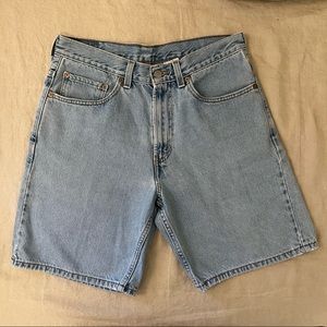 Vintage Preloved Levi’s 550 Relaxed Fit Denim Shorts - Light Wash - W32, fits 30